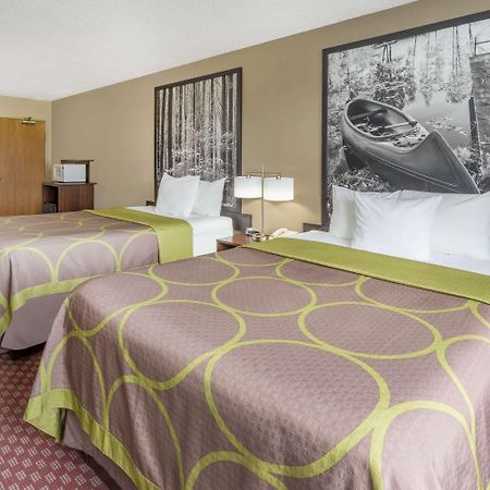 Super 8 By Wyndham Hebron Lowell Area Bagian luar foto