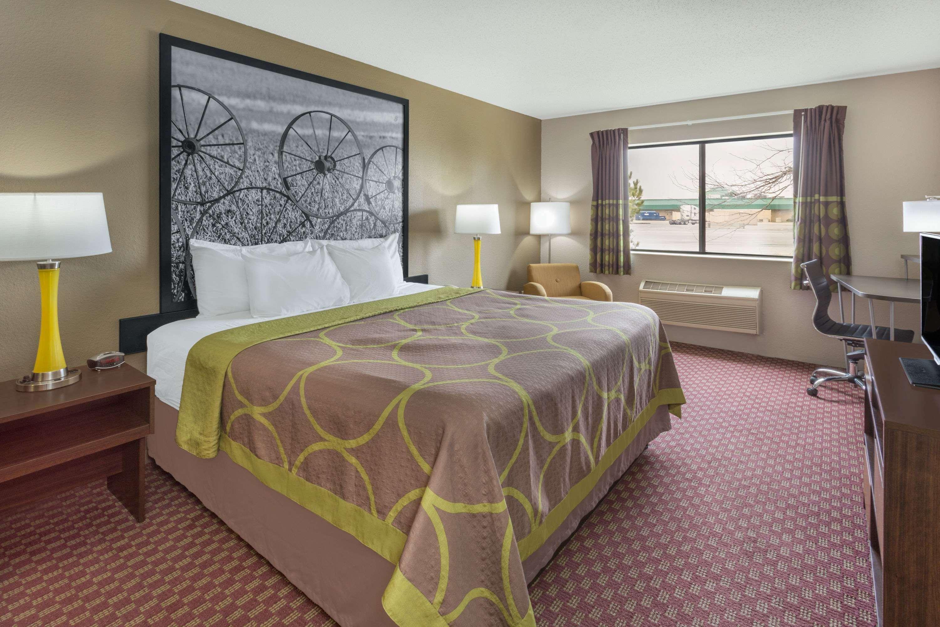 Super 8 By Wyndham Hebron Lowell Area Bagian luar foto