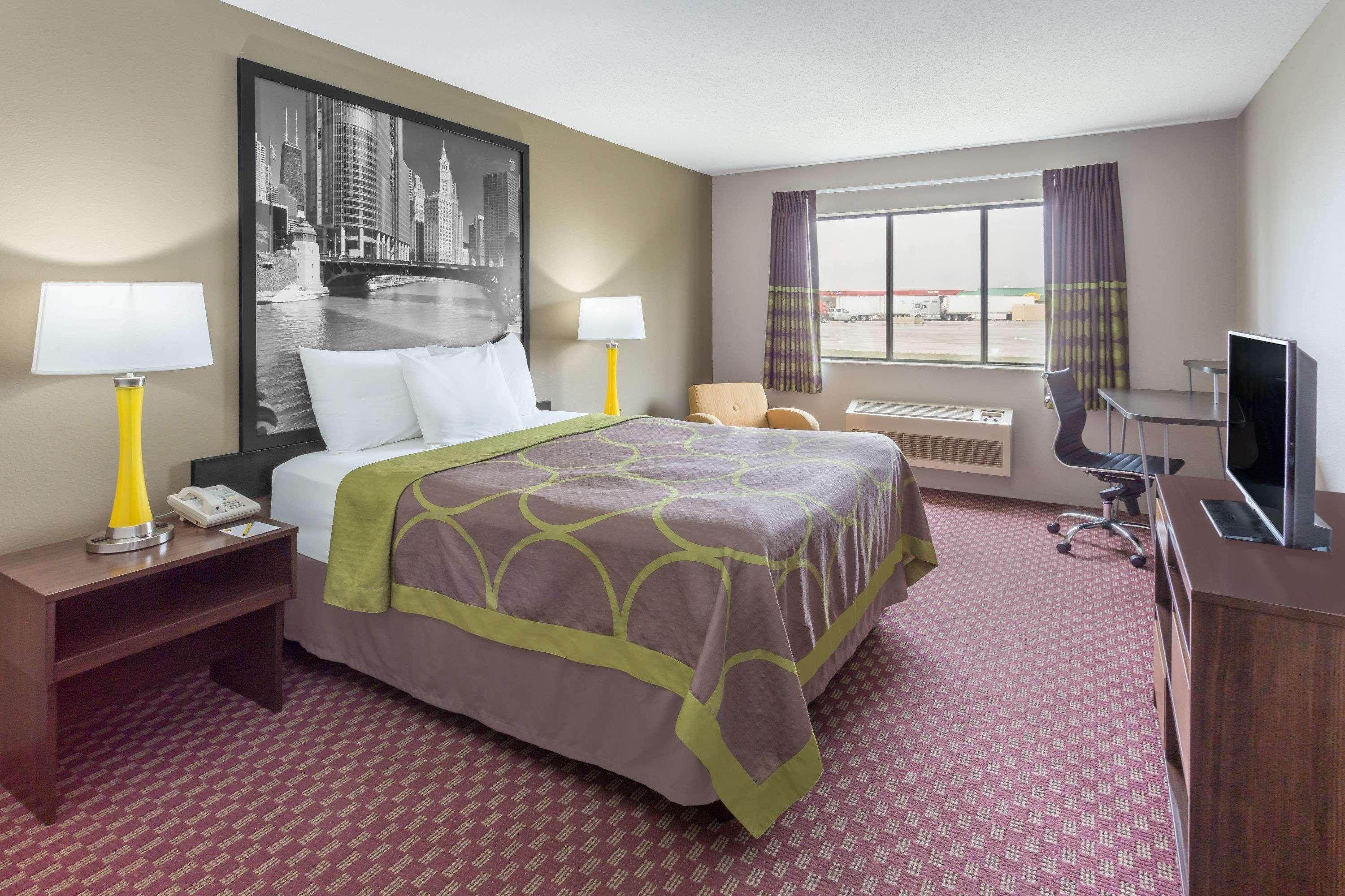 Super 8 By Wyndham Hebron Lowell Area Bagian luar foto