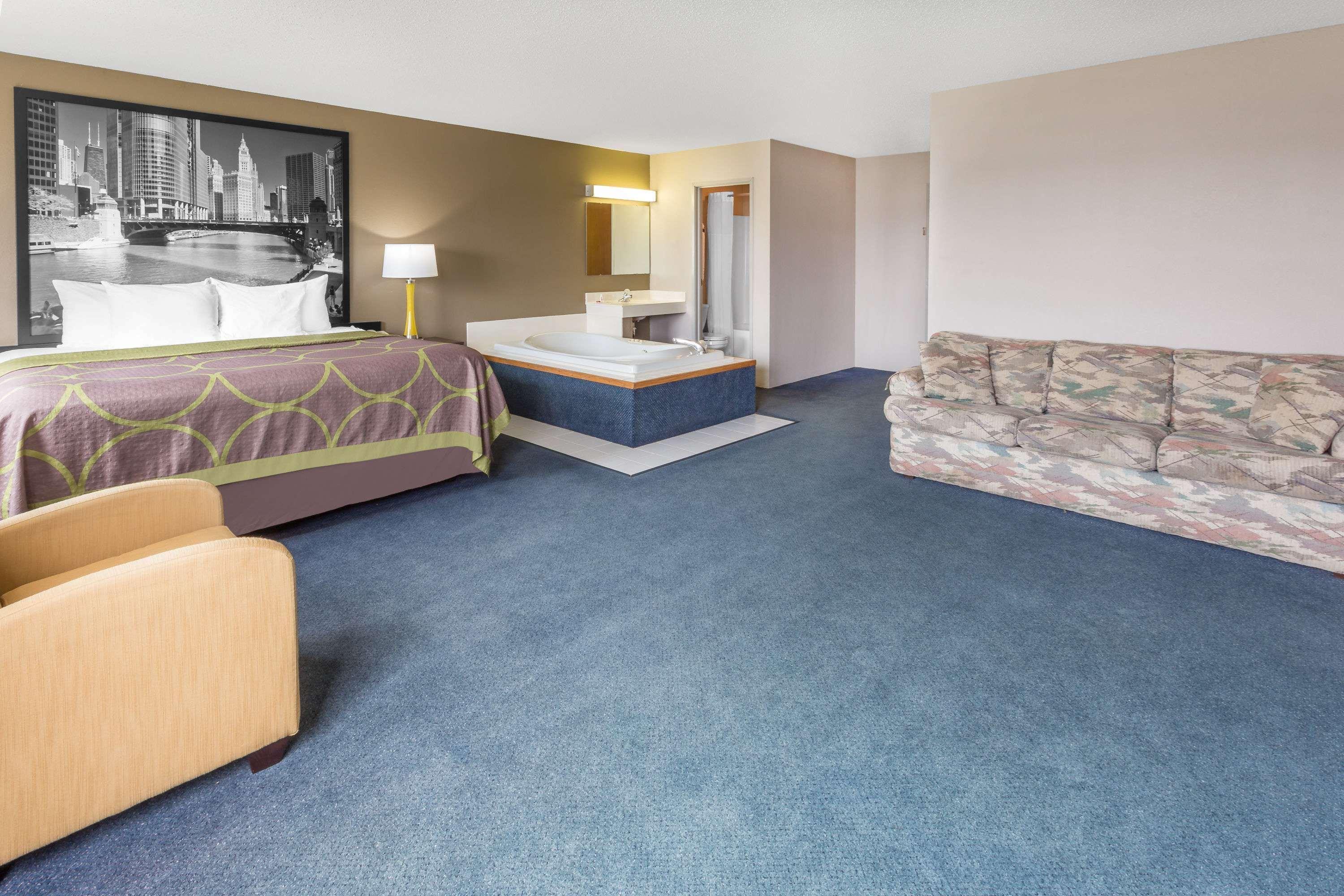Super 8 By Wyndham Hebron Lowell Area Bagian luar foto